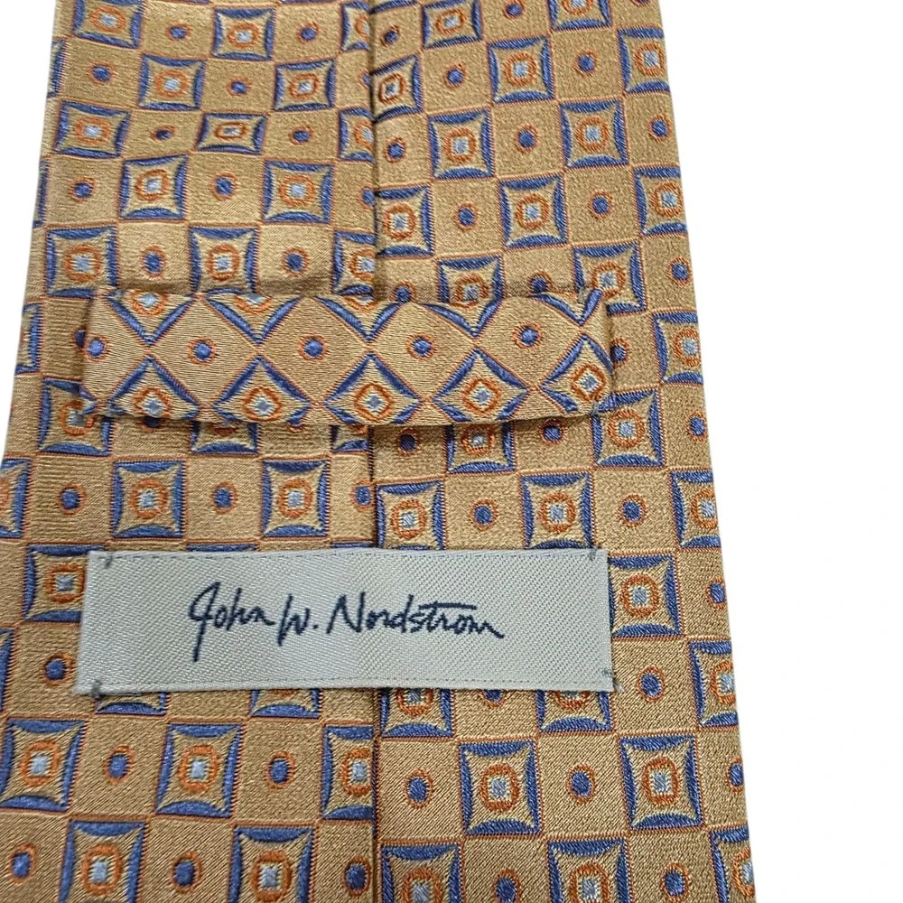 John W Nordstrom Men's Tie Necktie‎ Designer Luxury Peach Orange Blue Geometric